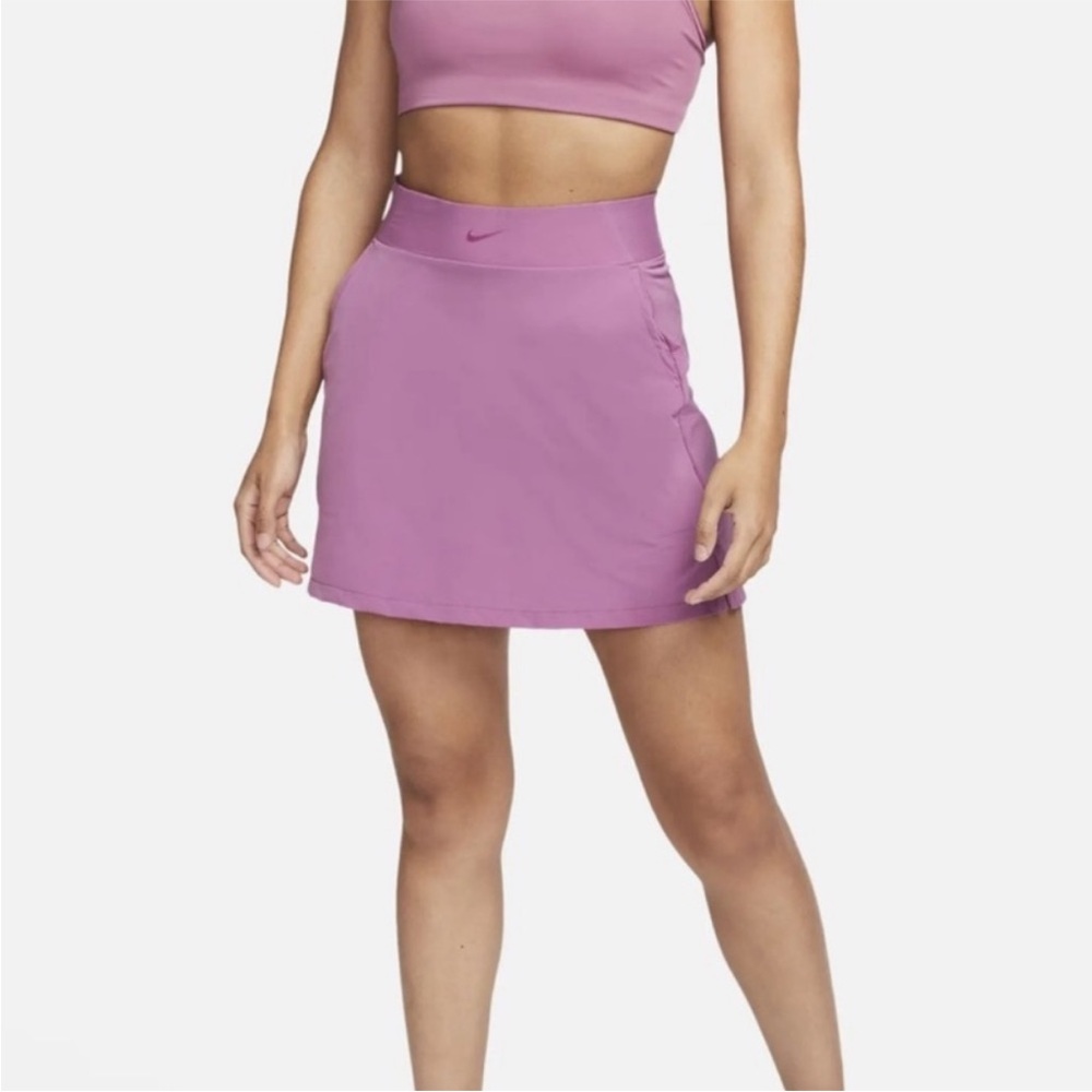 Nike Bliss Luxe Training Skort Size
Medium Purple Pink Skirt Built in shorts